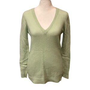 Banana Republic v-neck sweater. Size S. Light green. Filpucci, fine Italian yarn